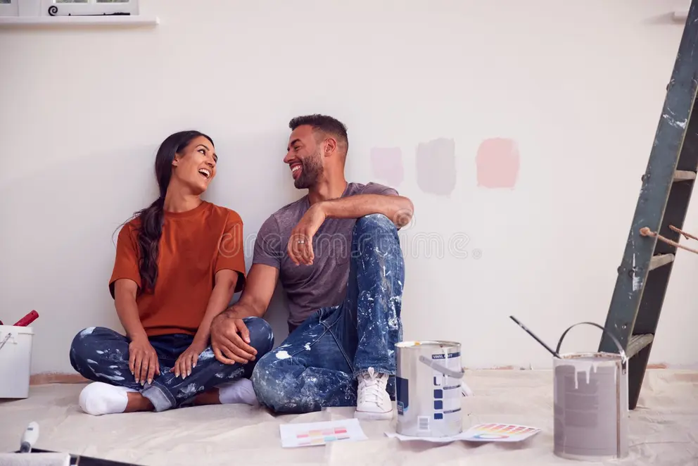 Casal construindo vida juntos